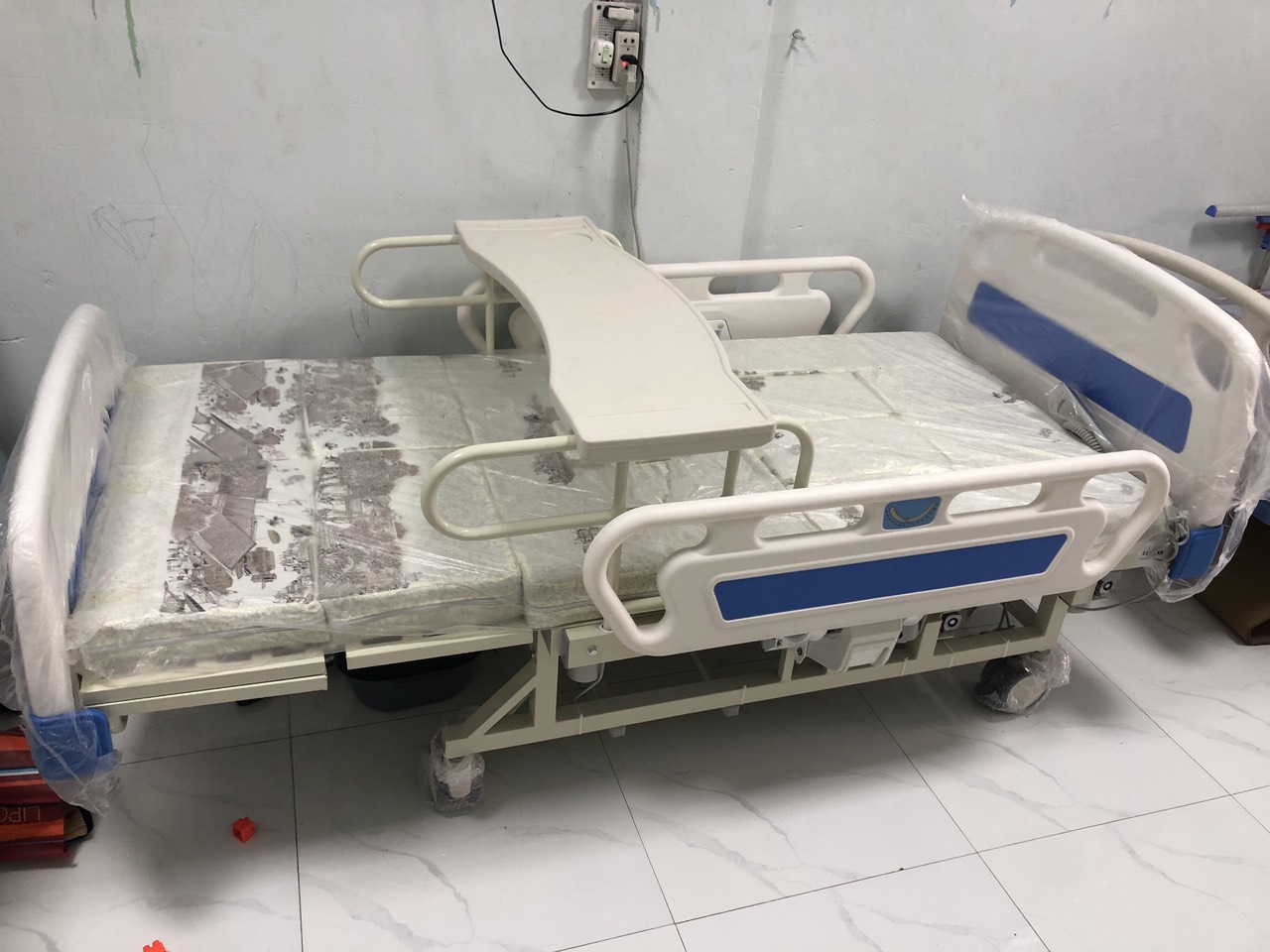 Tôi ở quận Tân Phú thì mua giường y tế Lucass ở đâu?