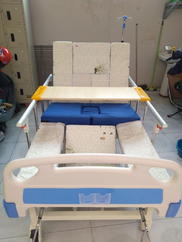 Giường y tế cho người già: giải pháp chăm sóc sức khỏe cho người bệnh