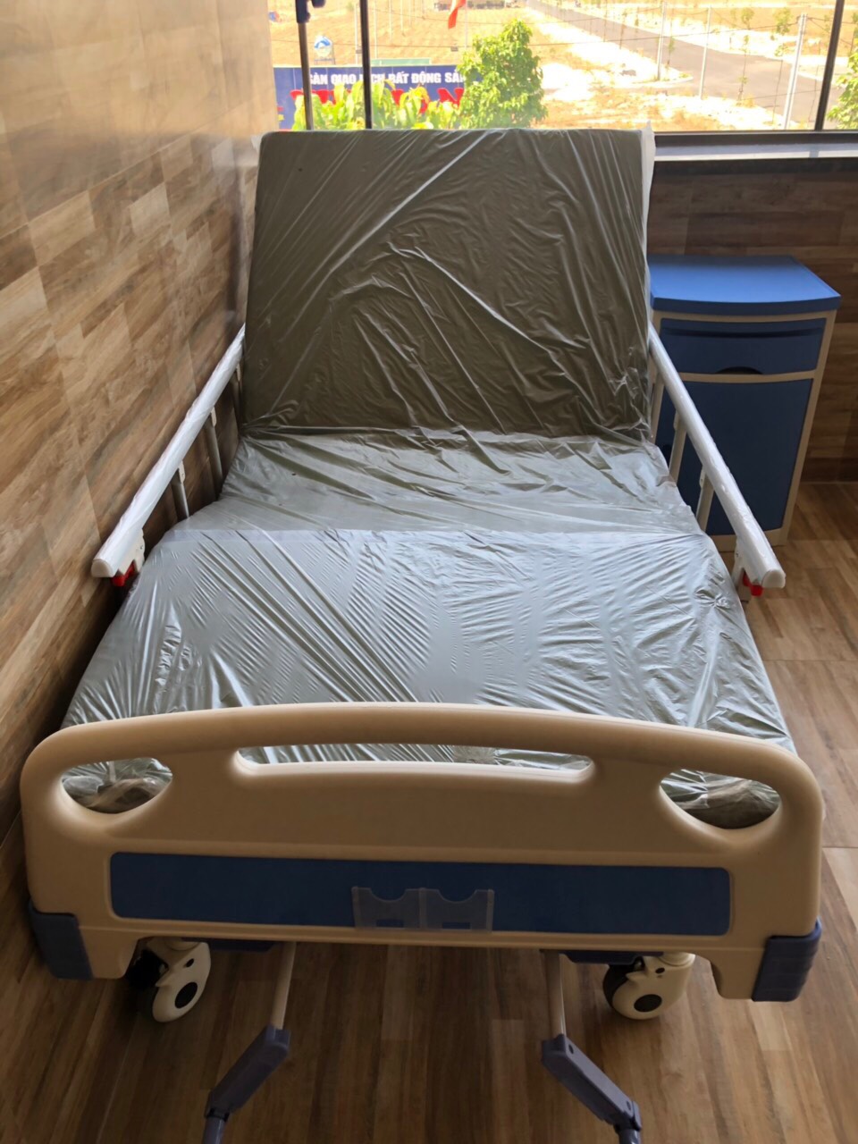 Giường cho người già